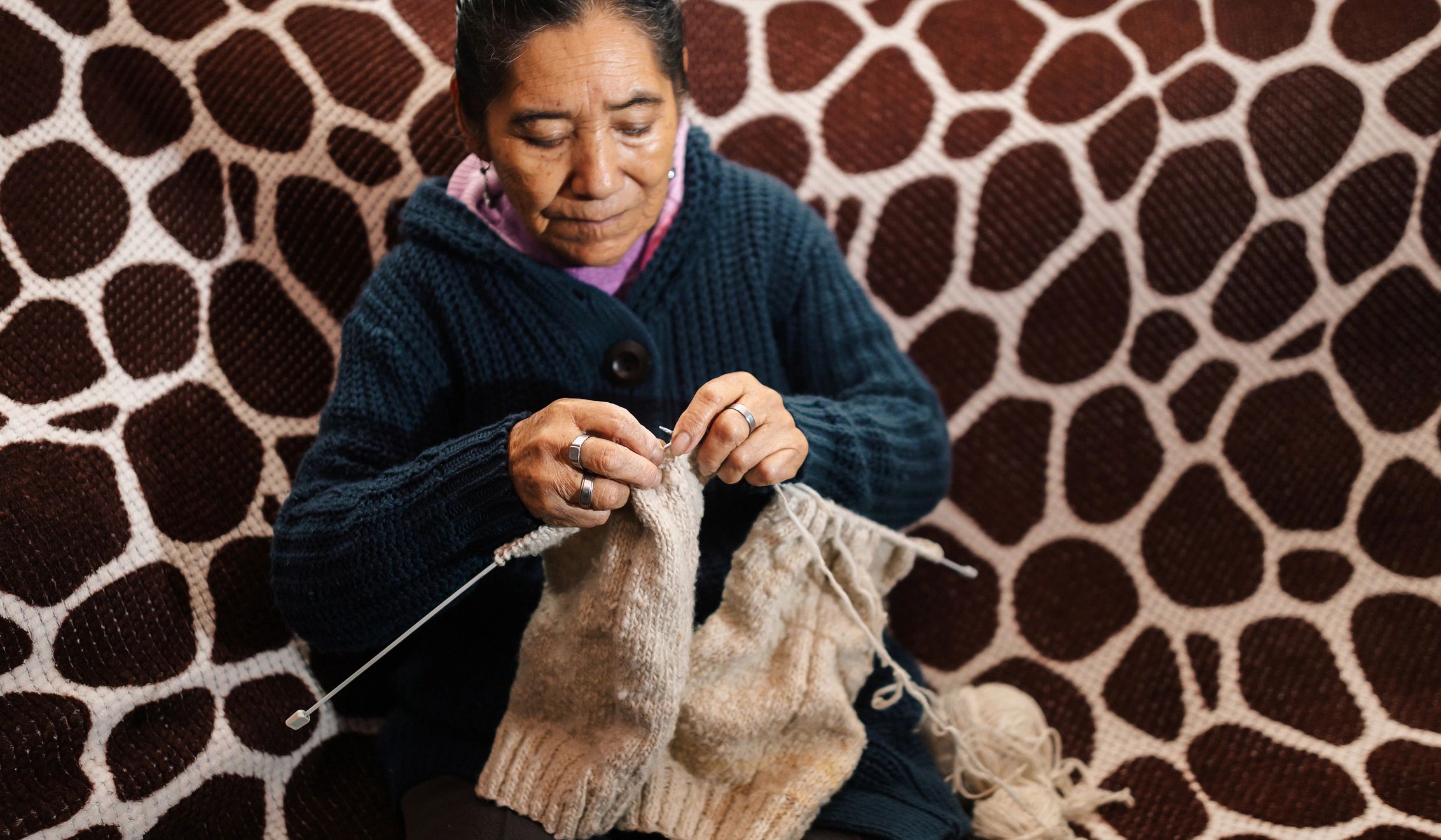Colombian artisan weaving by hand
